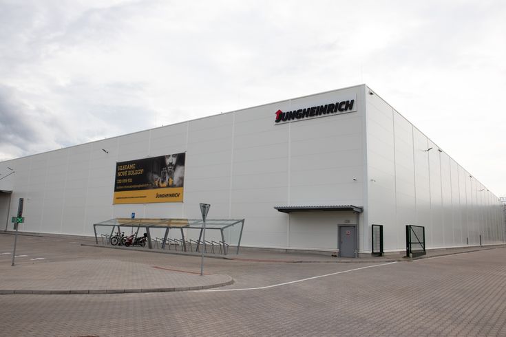 Reference Jungheinrich hero image